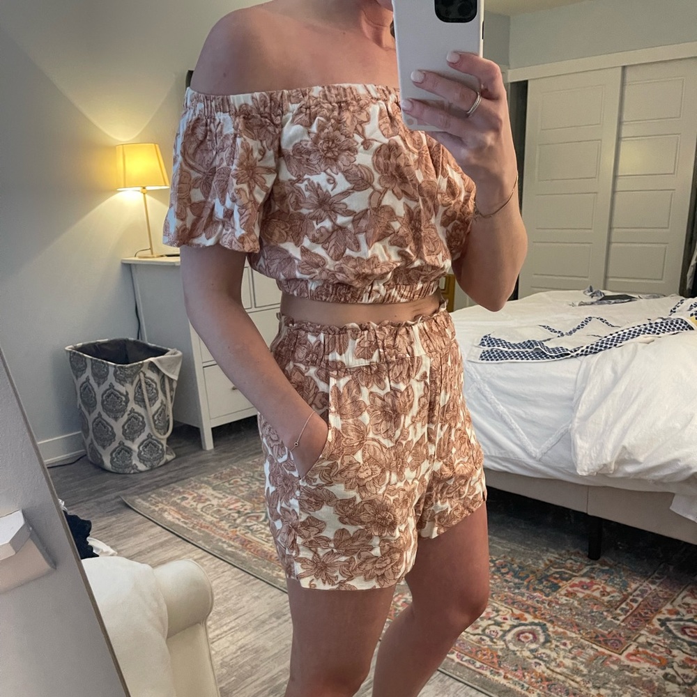 Abercrombie shorts & crop top set